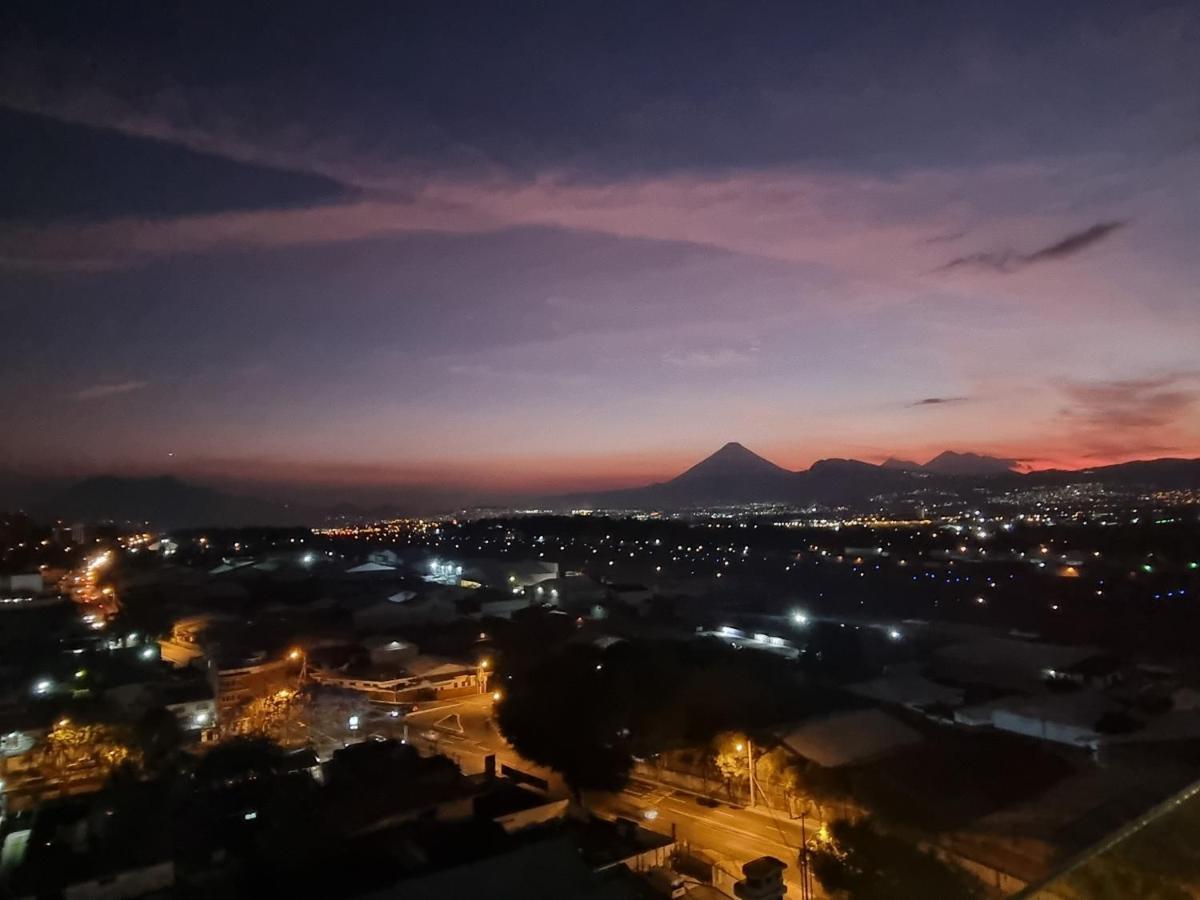 Amazing Aircrafts Views In Front Of Airport Daire Guatemala Dış mekan fotoğraf