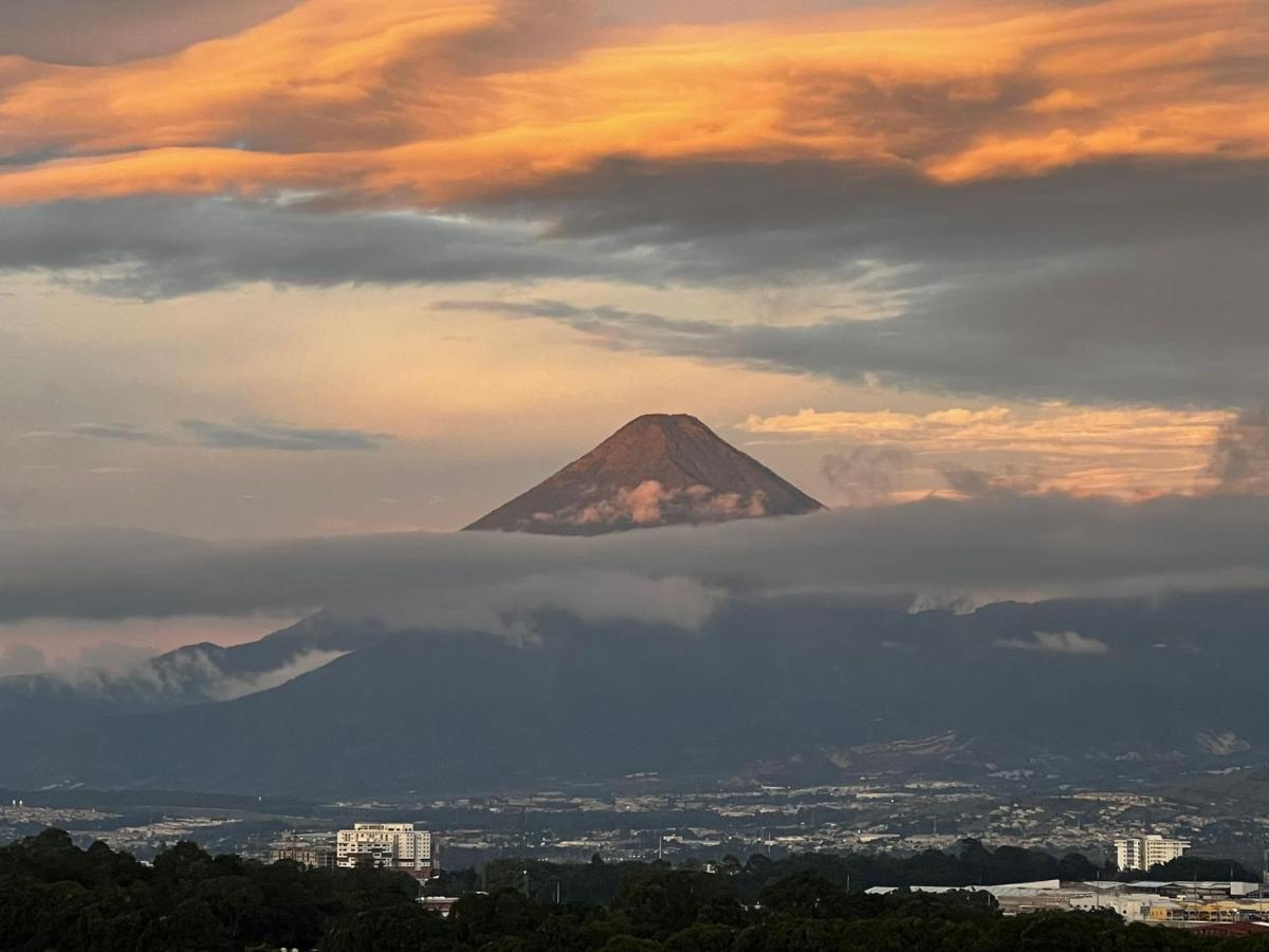 Amazing Aircrafts Views In Front Of Airport Daire Guatemala Dış mekan fotoğraf